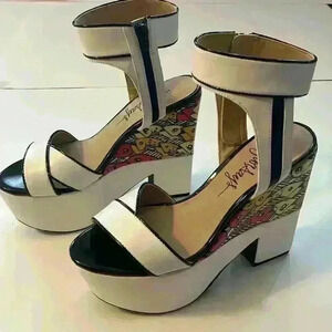 Taylor Says Woman’s Upstream white/ chunky wedge sandals size 6M​